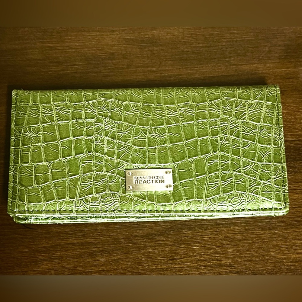 Kenneth Cole Reaction Green Faux Croc Continental Wallet